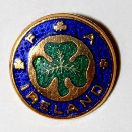 Irlandzki Związek Piłki Nożnej (emalia, z sygnaturą)