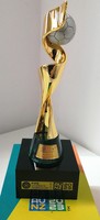 Duża replika trofeum Mistrzostwa Świata FIFA Kobiet Australia Nowa Zelandia 2023 na podstawce (produkt oficjalny) 19 cm