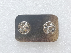 Odznaka Mistrzostwa Świata 2025 w hokeju na lodzie, Dywizja I Grupa A duża (lakier, podwójny pin)