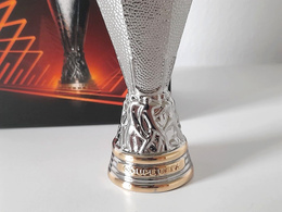 Replika miniatura Pucharu Liga Europy UEFA (oficjalny produkt) 8 cm