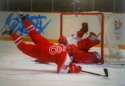 Pocztówka Zimowe Igrzyska Olimpijskie Nagano 1998 hokej na lodzie (produkt oficjalny)