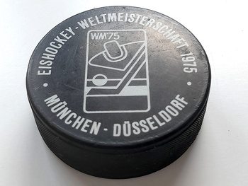 Krążek hokejowy Mistrzostwa Świata Monachium i Dusseldorf 1975 (produkt oficjalny)