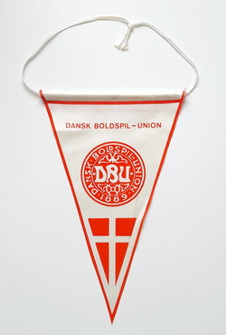 Proporczyk Duński Związek Piłki Nożnej stary herb (jednostronny)