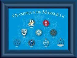 Zestaw w ramce 9 odznak Olympique Marsylia - historyczne loga (produkt oficjalny)
