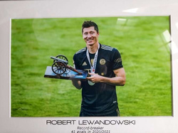 Zdjęcie w ramce Robert Lewandowski król strzelców Bundesligi 2020/2021 (produkt oficjalny)