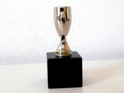 Replika miniatura trofeum Superpuchar Europy UEFA 7,5 cm (produkt oficjalny