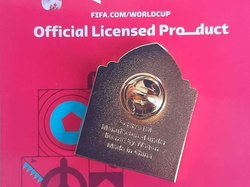 Odznaka Mistrzostwa Świata Katar 2022 logo na tarczy (produkt oficjalny)