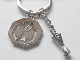 Brelok Liga Europy UEFA logo i miniatura trofeum, metalowy (produkt oficjalny)