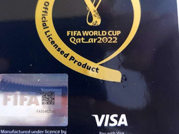 Brelok Mistrzostwa Świata Katar 2022 gwizdek z trofeum i uchwyt (produkt oficjalny)