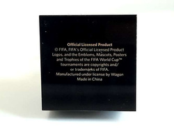 Replika 3D oficjalny znak logo Mistrzostwa Świata Katar 2022 na podstawce, pozłacana (produkt oficjalny) 10 cm