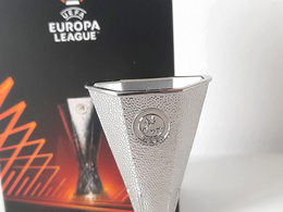Replika miniatura Pucharu Liga Europy UEFA (oficjalny produkt) 8 cm