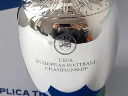 Replika trofeum UEFA Euro 2024 Niemcy, 18,5 cm (produkt oficjalny)