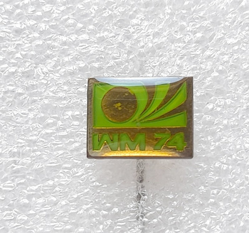 Odznaka Piłkarskie Mistrzostwa Świata Niemcy 1974 logo (produkt oficjalny, sygnowana, epoksyd)