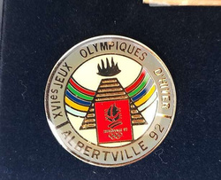 Odznaki Zimowe Igrzyska Olimpijskie Albertville 1992 - zestaw 5 sztuk w etui (produkt oficjalny)