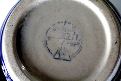 Kufel ceramiczny z pokrywką cynową. Tenisiści (z sygnaturą)