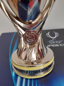 Duża replika Superpuchar Europy 15 cm (produkt oficjalny UEFA)