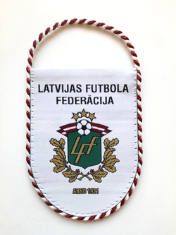 Proporczyk Łotewski Związek Piłki Nożnej mały (dwustronny)