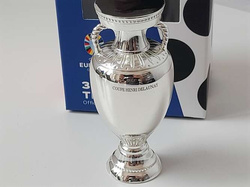 Replika trofeum UEFA Euro 2024 Niemcy, 8 cm (produkt oficjalny)