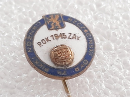 Odznaka Szczeciński Okręgowy Związek Piłki Nożnej, z nakładką (PRL, emalia)