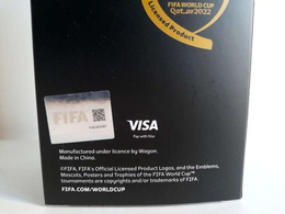 Replika 3D oficjalny znak logo Mistrzostwa Świata Katar 2022 na podstawce, pozłacana (produkt oficjalny) 15 cm