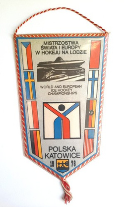 Proporczyk Mistrzostwa Świata i Europy w hokeju na lodzie Katowice 1976 flagi krajów