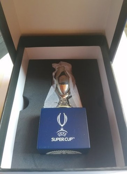 Replika Superpuchar Europy 11 cm (oficjalny produkt)
