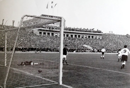 Trzy zdjęcia z meczu towarzyskiego Węgry - Anglia 7:1 (23.05.1954)