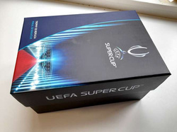 Duża replika Superpuchar Europy 15 cm (produkt oficjalny UEFA)