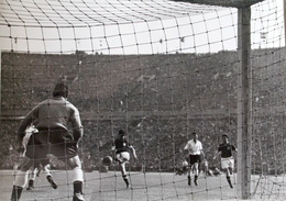 Trzy zdjęcia z meczu towarzyskiego Węgry - Anglia 7:1 (23.05.1954)