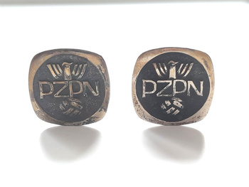 Stare spinki do mankietów Polski Związek Piłki Nożnej (PRL, produkt oficjalny)