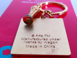 Brelok Mistrzostwa Świata Katar 2022 oficjalny znak i miniatura trofeum (produkt oficjalny)