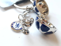 Brelok Chelsea Londyn zwycięzca Ligi Mistrzów 2012 i 2021 piłka 3D z miniaturą trofeum (produkt oficjalny)