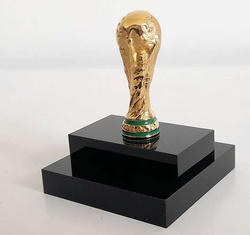 Replika miniatura trofeum Mistrzostwa Świata w gablotce (produkt oficjalny)