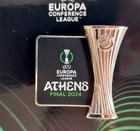 Odznaka Trofeum Liga Konferencji Europy UEFA Finał Ateny 2024, Olympiakos Pireus - ACF Fiorentina (produkt oficjalny)