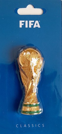 Magnes 2D Piłkarskie Mistrzostwa Świata FIFA trofeum (produkt oficjalny) 7 cm