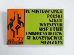 Odznaka IX Mistrzostwa Polski Wyższych Szkół Pedagogicznych i Filii Uniwersytetów w koszykówce mężczyzn, Rzeszów 1977 (PRL, plastik)