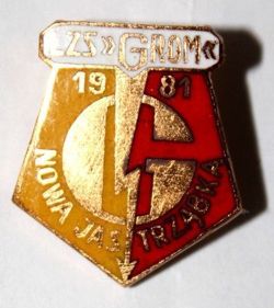 Odznaka LZS Grom Nowa Jastrząbka (PRL, emalia)