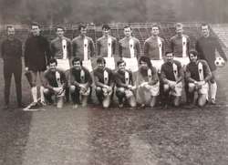 Pocztówka MKS Pogoń Szczecin sezon 1971-72 (Piłkarski Klub Kolekcjonera, nr 8)