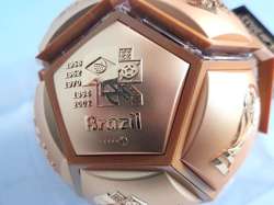 Zestaw 12 odznak Mistrzostwa Świata Katar 2022 - mistrzowie świata - piłka puzzle 3D (produkt oficjalny) 