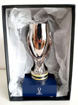 Duża replika Superpuchar Europy 15 cm (produkt oficjalny UEFA)