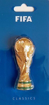 Magnes 2D Piłkarskie Mistrzostwa Świata FIFA trofeum (produkt oficjalny) 7 cm