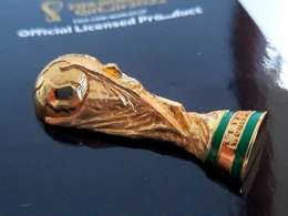 Magnes Mistrzostwa Świata Katar 2022 trofeum (produkt oficjalny) 4,5 cm