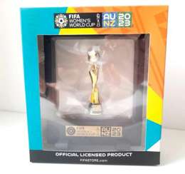 Replika trofeum Mistrzostwa Świata FIFA Kobiet Australia Nowa Zelandia 2023 miniatura w ramce (produkt oficjalny) 7 cm