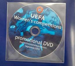 Rozgrywki kobiece. Informator UEFA (sierpień 2013) + DVD