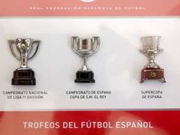 Zestaw w ramce 3 odznaki Trofea Hiszpania RFEF - federacja (produkt oficjalny)
